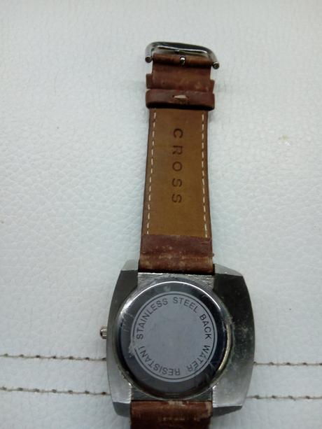 Náramkové hodinky s koženým remienkom, 