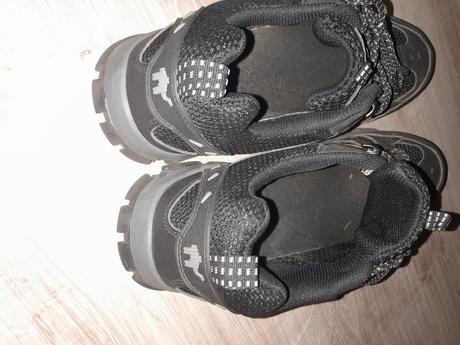 Nové pánské tenisky, 46