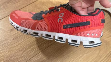 On cloud tenisky, 37