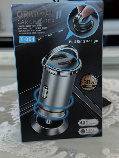 Usb adaptér do auta, 