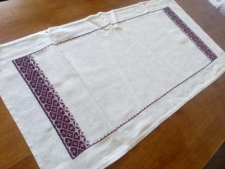 Vyšívaná dečka- ručná práca, 