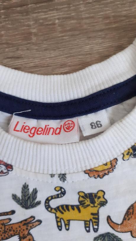 Kraťasy a tričko, 86