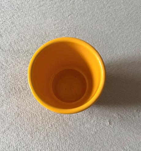 Žltý keramický kvetináč, 