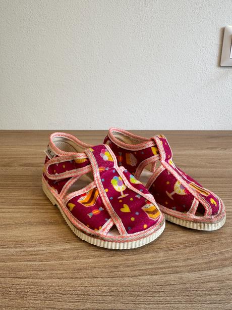 Dievčenské papuče, manik,23