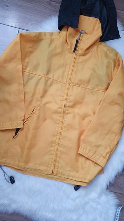 Žltá bunda do dazda, 128