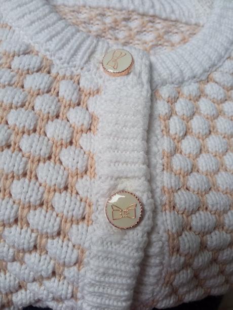 Dievčenský bielo-béžový sveter (80), 80