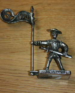 Kovový panáčik v brnení, 