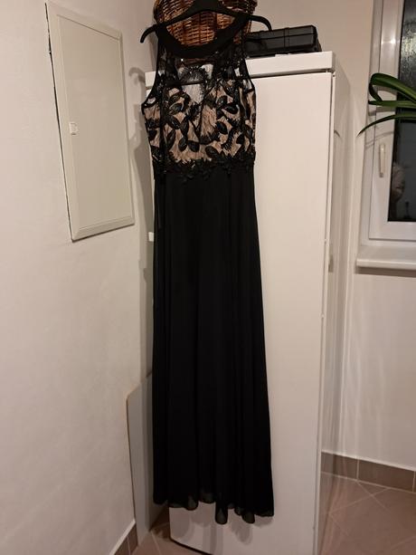 Spoločenské šaty, 42