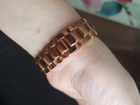 Ružové hodinky z chirurgickej ocele zn. exxes,