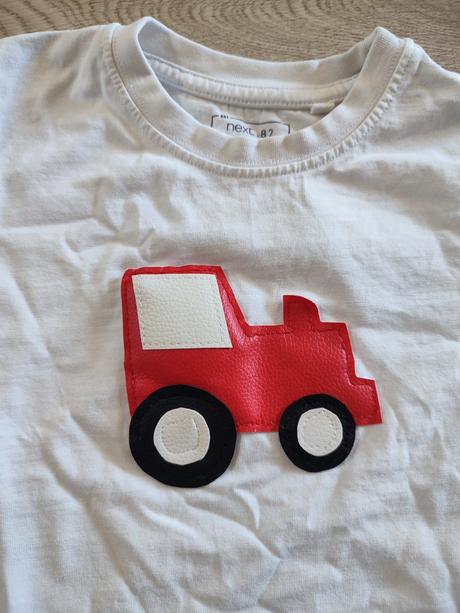 Tričko s pískajúcou nášivkou, next,92