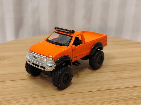 Zber retro model ford f-series 4x4 rebels, maisto,