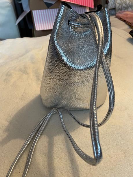 Kozmeticka vrecusko-kabelka pupa,