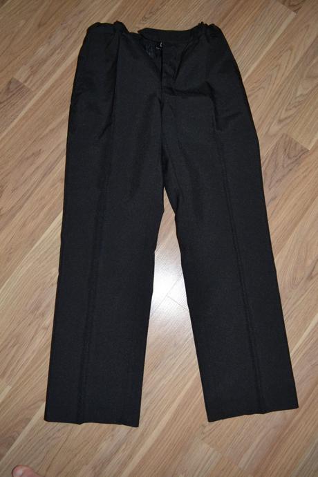 Slavnostne cierne nohavice c.134 / 1ks, bonprix,134