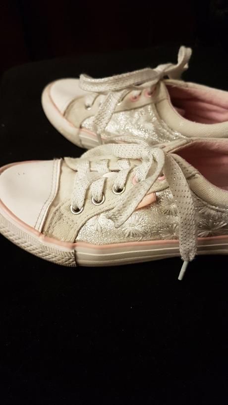 Predám dievčenské tenisky, 28