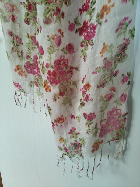 Kvietkovaný šál na leto, 