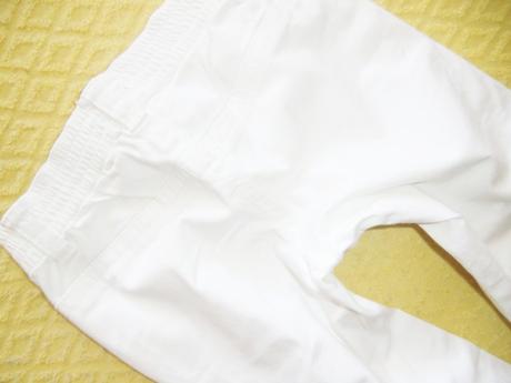 Biele 3/4 rifličky -nohavice vel 110/116, benetton,110