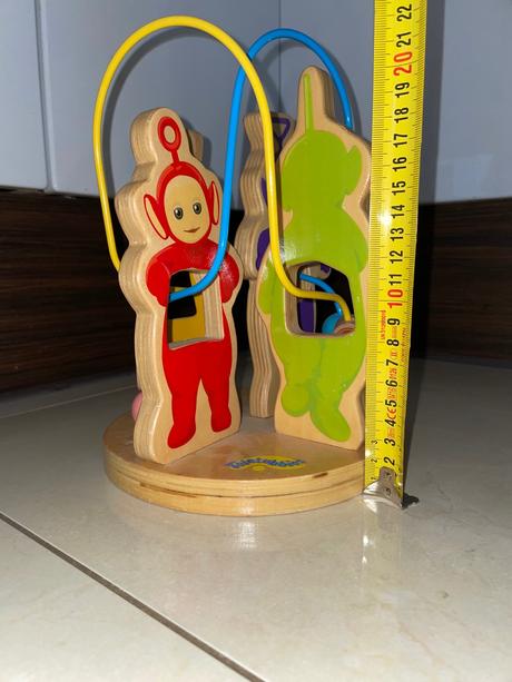 Drevená hra prevliekačka teletubbies,