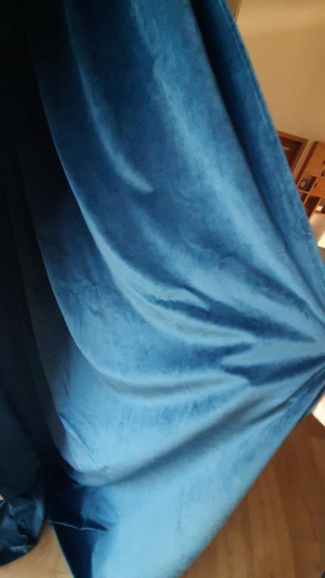 Velúrové závesy tmavomodré,