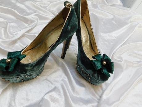 Kvalitne velmi pekne zamatove lodicky, 38