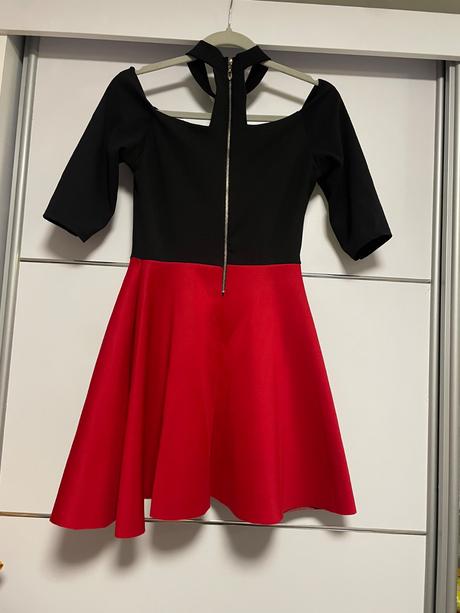 Predám červeno - čierne šaty okolo krku, 