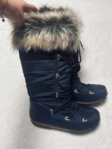 Tmavomodré vyššie snehule zn. moon boot, 40
