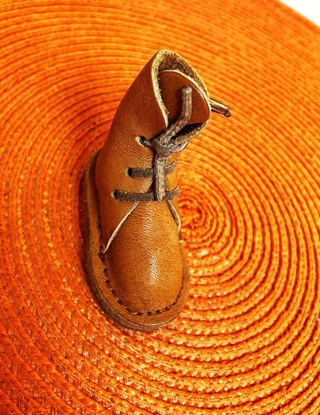 Kožený prívesok caterpillar, 