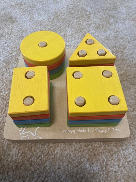 Bigjigs toys nasadzovanie tvarov na tyče, 