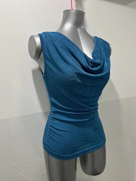 Top s padajucim vystrihom, m