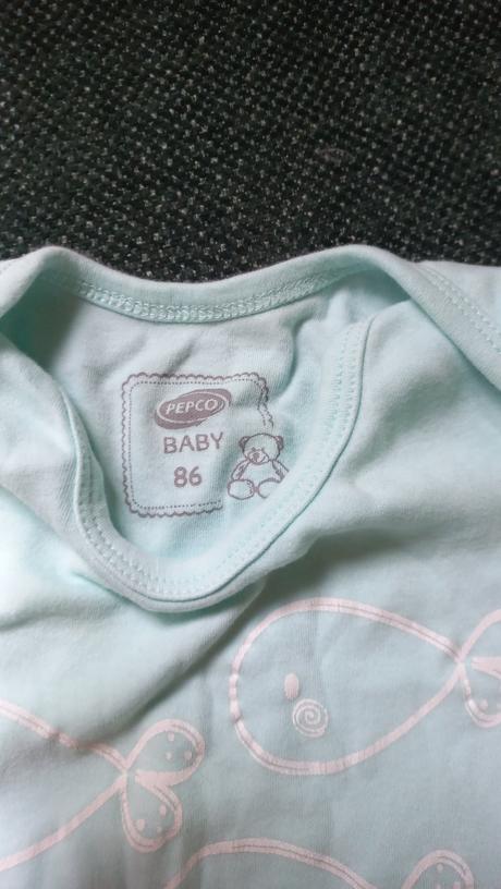 Krátke nohavice a body, 86