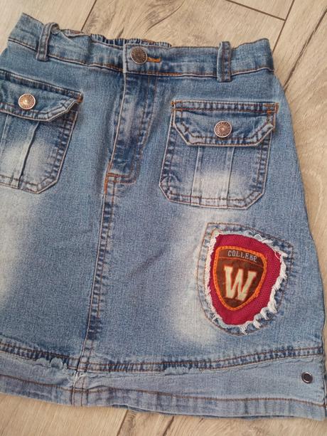 Dievčenská rifľová sukňa s nášivkami,6 r., 116