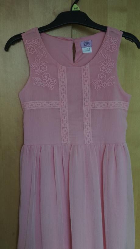 Krásne šaty - nenosené, boli iba oprané, f&f,134