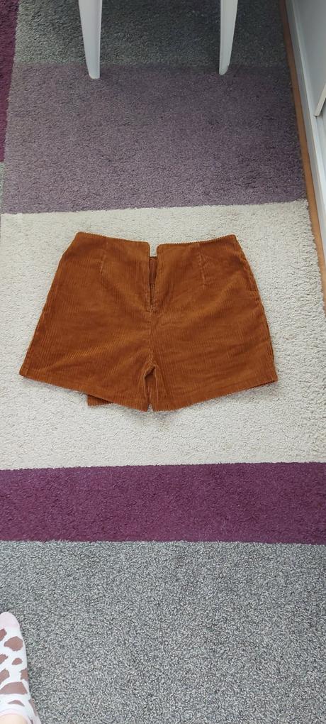 Menšestrová  kraťasová sukňa veľ.42, amisu,42