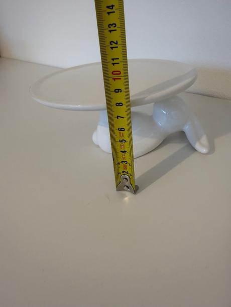 Veľkonočný zajac s podnosom, 