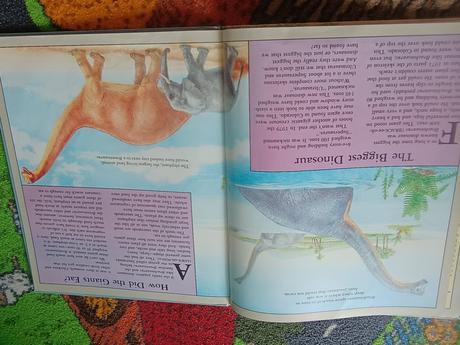 Dinosaury encyklopédia v aj, 
