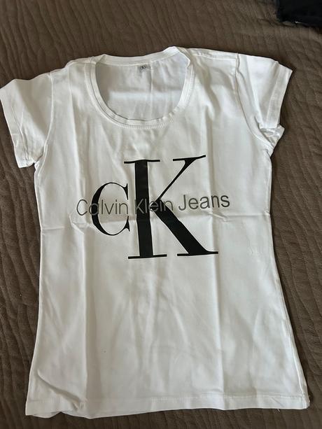 Dámske oblečenie, s