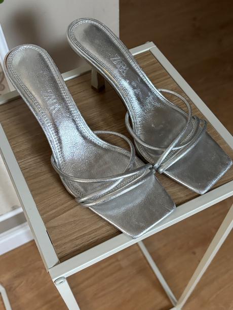 Kvalitné strieborné šľapky zara, zara,38