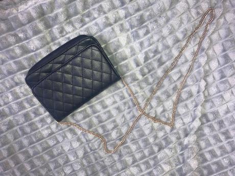 Čierna mala kabelka, 