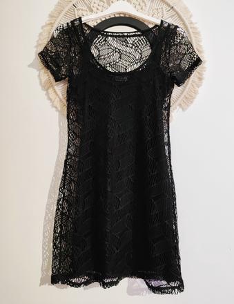 Čierne čipkované šaty rainbow, s