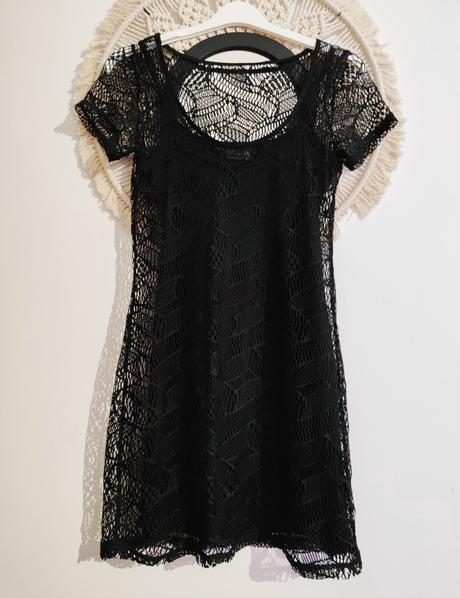 Čierne čipkované šaty rainbow, s