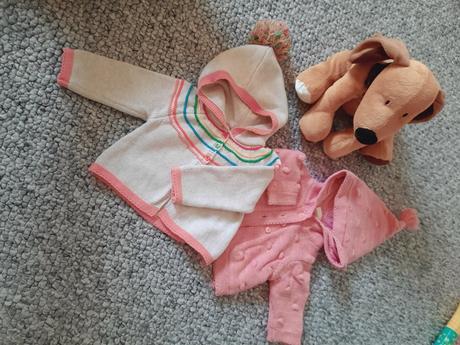 Svetríky s brmbolcami, next,62