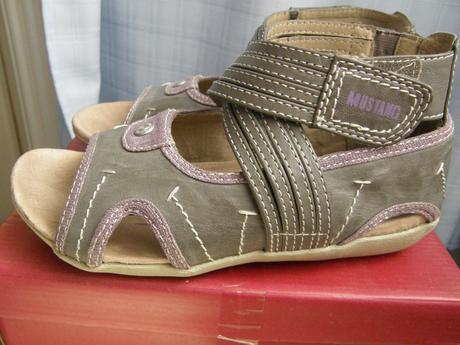 Sandláky, mustang,33