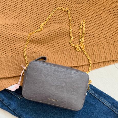 Krásna coccinelle crossbody s retiazkou, coccinelle