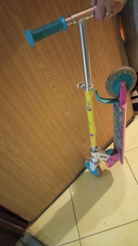 Detská kolobežka trollovia, mondo