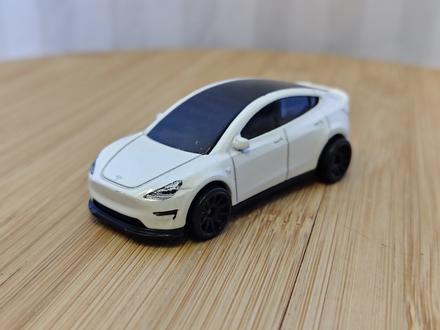 Zberateľská tesla model y hkg28, hot wheels, 2023,