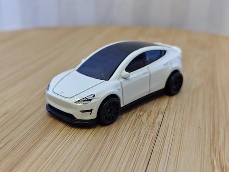 Zberateľská tesla model y hkg28, hot wheels, 2023,