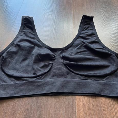 Černá sportovní podprsenka, s