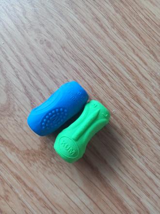 Pomôcka na správne držanie pera,