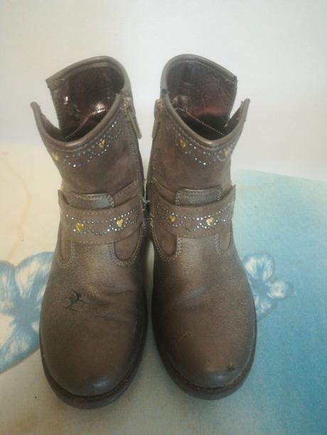 Kotnikove čižmicky, 30