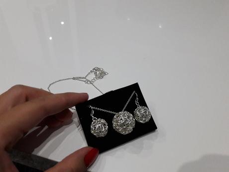 Sada - náušnice a náhrdelník,