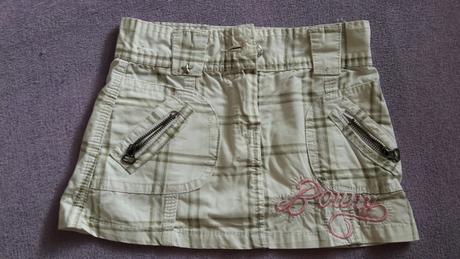 Suknicka krasna, 104